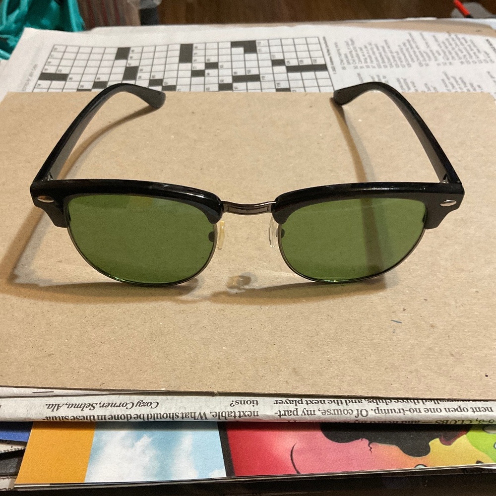 Sunglasses Black half frame, green tint